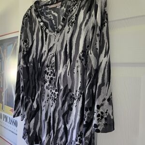 Chico's Black and Gray Patterned Top Size 2